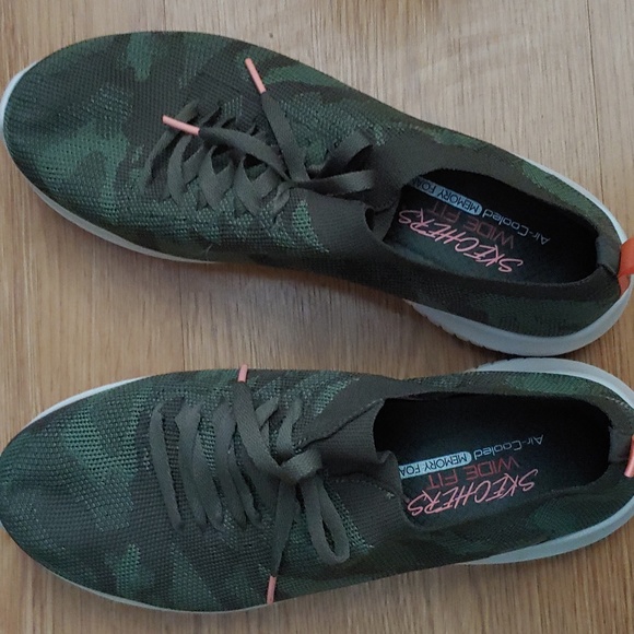 Women's Sketchers Wide Fit - Air Cooled Memory Foam size 9 NWOT - Picture 1 of 4